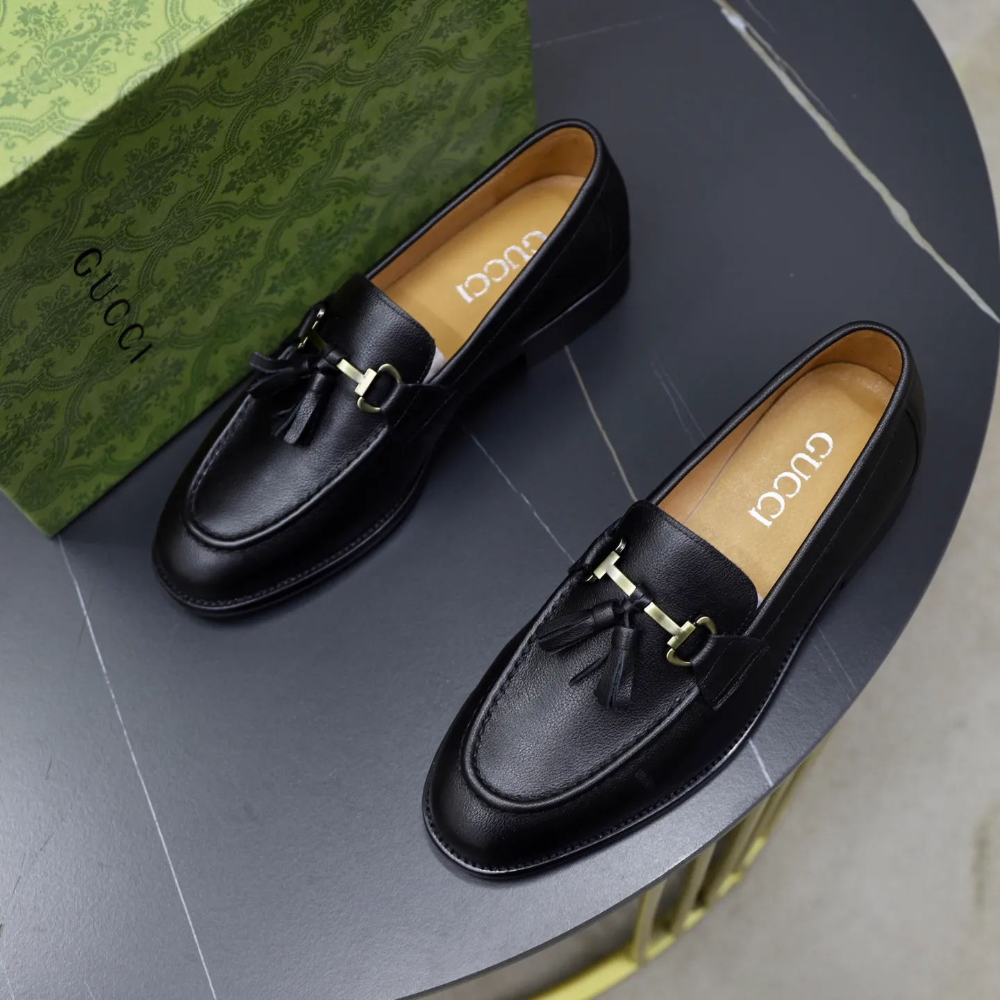 Men's shoes: 480💰🙅‍♂️🙅‍♂️🙅‍♂️ Brand: Gucci GuCCI Standard code: Men's code 38-44 (45 can be customized) Grade: Same style as the official website Original order quality Material: Original cowhide surface Comfortable lining Original outsole Style category: Men's fashionable casual leather shoes Distinguished big-name luxury elements Top luxury Color: actual picture color